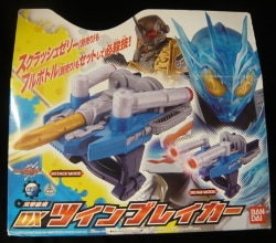Bandai Narikiri/Kamen Rider Build Twin Attack Loading DX Twin Breaker gambar 1