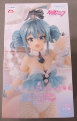 FuRyu BiCute Bunnies Figure Hatsune Miku White Rabbit Pearl Color Ver. Hatsune Miku