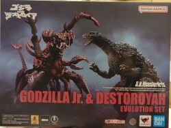 Bandai Spirits SHMonsterArts Godzilla Junior & Destoroyah Evolution Set gambar 1