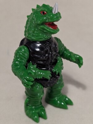 Yamakatsu 's seemingly impossible-to-find Showa-era soft vinyl Kaiju , the crocodile-turtle demon beast Ogre Alligail Bild 1