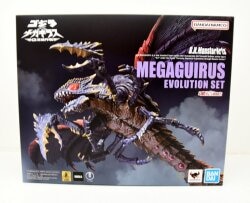 BANDAI NAMCO SHMonsterArts Megaguirus Evolution Set