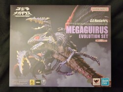 BANDAI NAMCO SHMonsterArts Megaguirus Evolution Set