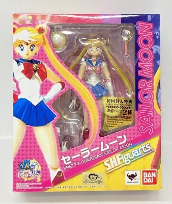 Bandai SH Figuarts Pretty Soldier Sailor Moon Sailor Moon With First Edition Bonus Item image 1