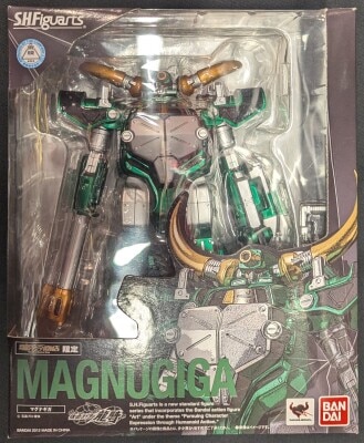 Bandai SHFiguarts Kamen Rider: Ryuki (Dragon Knight) Magna Giga