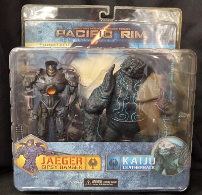 NECA (ACTION FIGURE) GIPSY DANGER / LEATHEBACK 7- inch