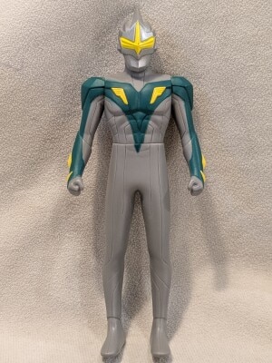 Bandai Ultra Hero and Ultra Kaiju 500 Mirror Knight Bild 1