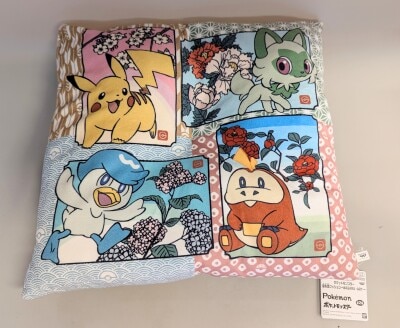 Pokemon BANDAI Zabuton Cushion ~WAGARA -ART-~ Pikachu& Nyaoha & Quassu & Hogeta Bild 1