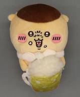 ぬいぐるみ ビールを飲むくりまんじゅう デスクトップから見守るひっかけぬいぐるみ 「ちいかわ なんか小さくてかわいいやつ」