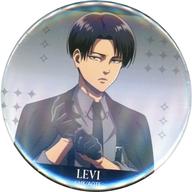 バッジ・ピンズ リヴァイ・アッカーマン 描き下ろし ハーネススタイルver. 75mmオーロラ缶バッジ 「TVアニメ 進撃の巨人 POP UP STORE in ロフト vol.2」