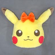 クッション・抱き枕・本体(キャラクター) ピカチュウ(メスのすがた/オレンジリボン) Girlish PIKACHU でっかいフェイスクッション〜ふわふわオシャレ〜 「ポケットモンスター サン＆ムーン」 Bild 1