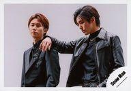 生写真(ジャニーズ)/アイドル/Snow Man Snow Man/阿部亮平・目黒蓮/横型・上半身/シングル「タペストリー / W」MV＆ジャケ写オフショット/公式生写真