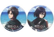 バッジ・ピンズ エレン・イェーガー＆ミカサ・アッカーマン デカ缶バッジ2個セット 「進撃の巨人 The Final Season×カラオケの鉄人」