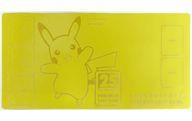 サプライ [単品] ピカチュウ 箔押しラバープレイマット 「ポケモンカードゲーム ソード＆シールド 25th ANNIVERSARY GOLDEN BOX ポケモンセンター限定」 同梱品 gambar 1