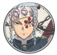 バッジ・ビンズ 宇髄天元(顔全体) 「アニメ 鬼滅の刃 柱展 -そして無限城へ- ランダムマット缶バッジ」 Bild 1