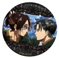 バッジ・ピンズ リヴァイ＆ハンジ(第9話/左腕の行方) 「進撃の巨人 キラキラ缶バッジ76mm CONNECTION」