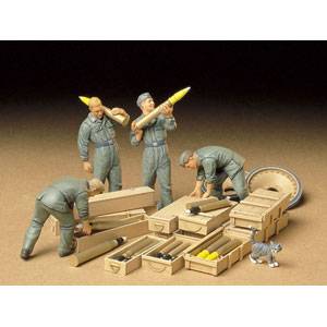 TAMIYA タミヤ 1/35 ドイツ戦車兵 砲弾搭載セット【35188】 プラモデル Bild 1