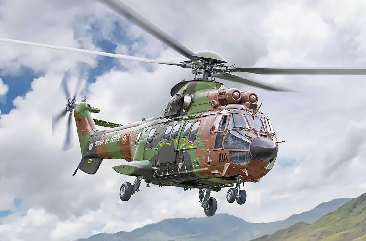 Italeri AS332 Super Puma Helicopter (Plastic model) hình ảnh 3