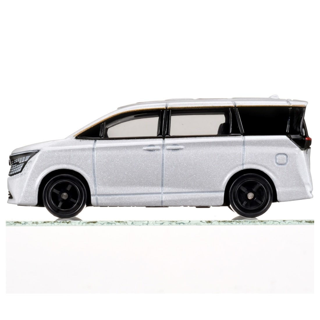 Tomy (TakaraTomy) No.93 Nissan Elgrand image 5