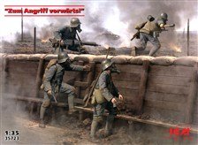 ICM `Los, los, los, attacke!` WWI German Army Assault Unit (Sturmtrupplen) (Plastic model)
