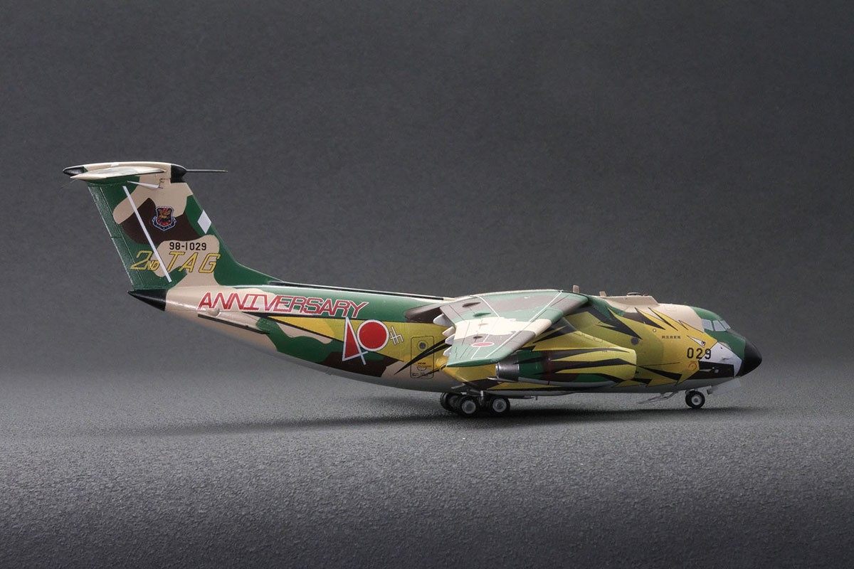 Platz JASDF Kawasaki C-1 2. Lufttransportgeschwader 1998 40. Jubiläum Lackiert (Plastikmodellbausatz) Bild 4