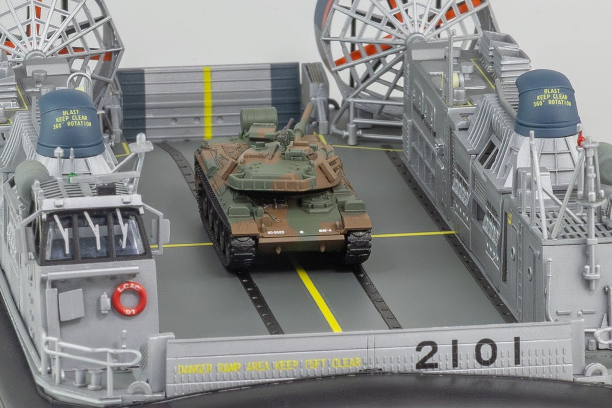 Pit-Road JMSDF Landing Craft Air Cushion Type No.1 w/JGSDF Type 74 Main Battle Tank (Set of 1) รูปภาพ 8
