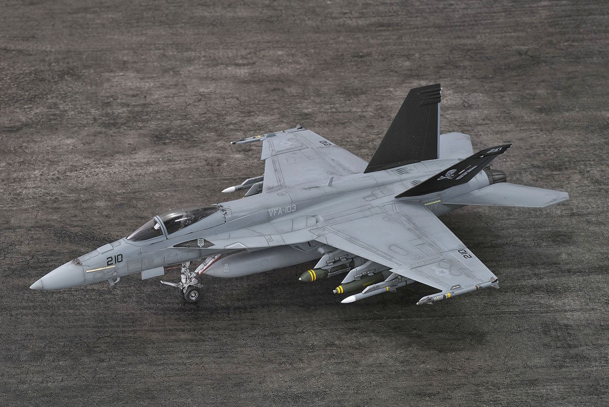 Platz US Navy Carrier Fighter F/A-18E Super Hornet VFA-103 Jolly Rogers w/Masking Sheet (Plastic model) gambar 3