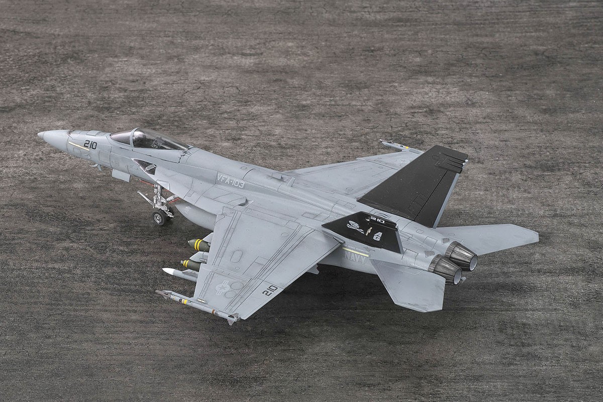 Platz US Navy Carrier Fighter F/A-18E Super Hornet VFA-103 Jolly Rogers w/Masking Sheet (Plastic model) gambar 5