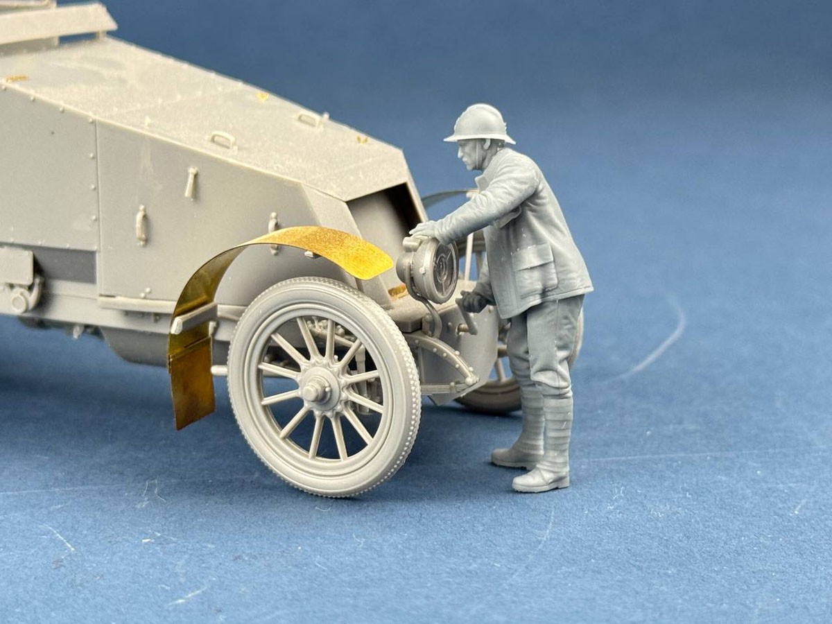 Copper State Models French Marine Armoured Car Driver Crank Starting a Car (Plastic model) gambar 4