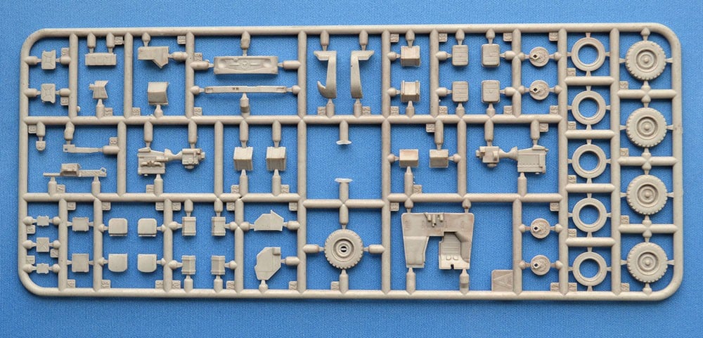 ACE Models Unimog S 404 pickup with folding cab top image 3