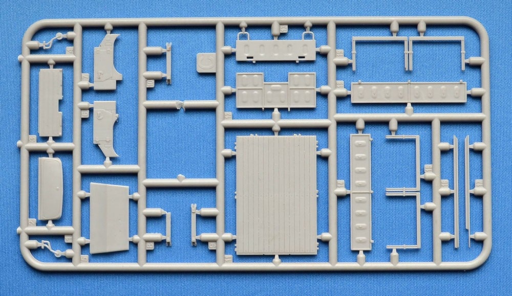 ACE Models Unimog S 404 pickup with folding cab top image 6