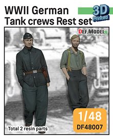Def.Model WWII German Tank crew rest leaning against the Tank set (Set of 2) (Plastic model)