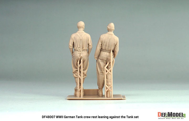 Def.Model WW2 독일군 전차병 전차에 기대어 휴식 세트 (2체 세트) (프라모델) 이미지 4