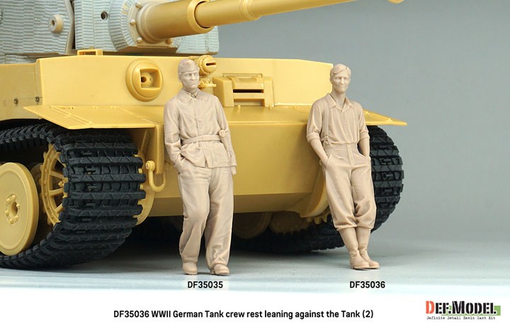 Def.Model WWII German Tank crew rest leaning against the Tank (2) (1Fig. 2head) image 7