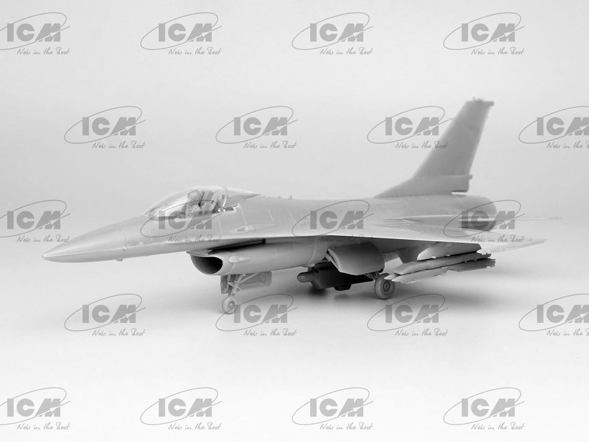 ICM F-16AM with GBU-39 Ukrainian Air Force (Plastic model) รูปภาพ 2