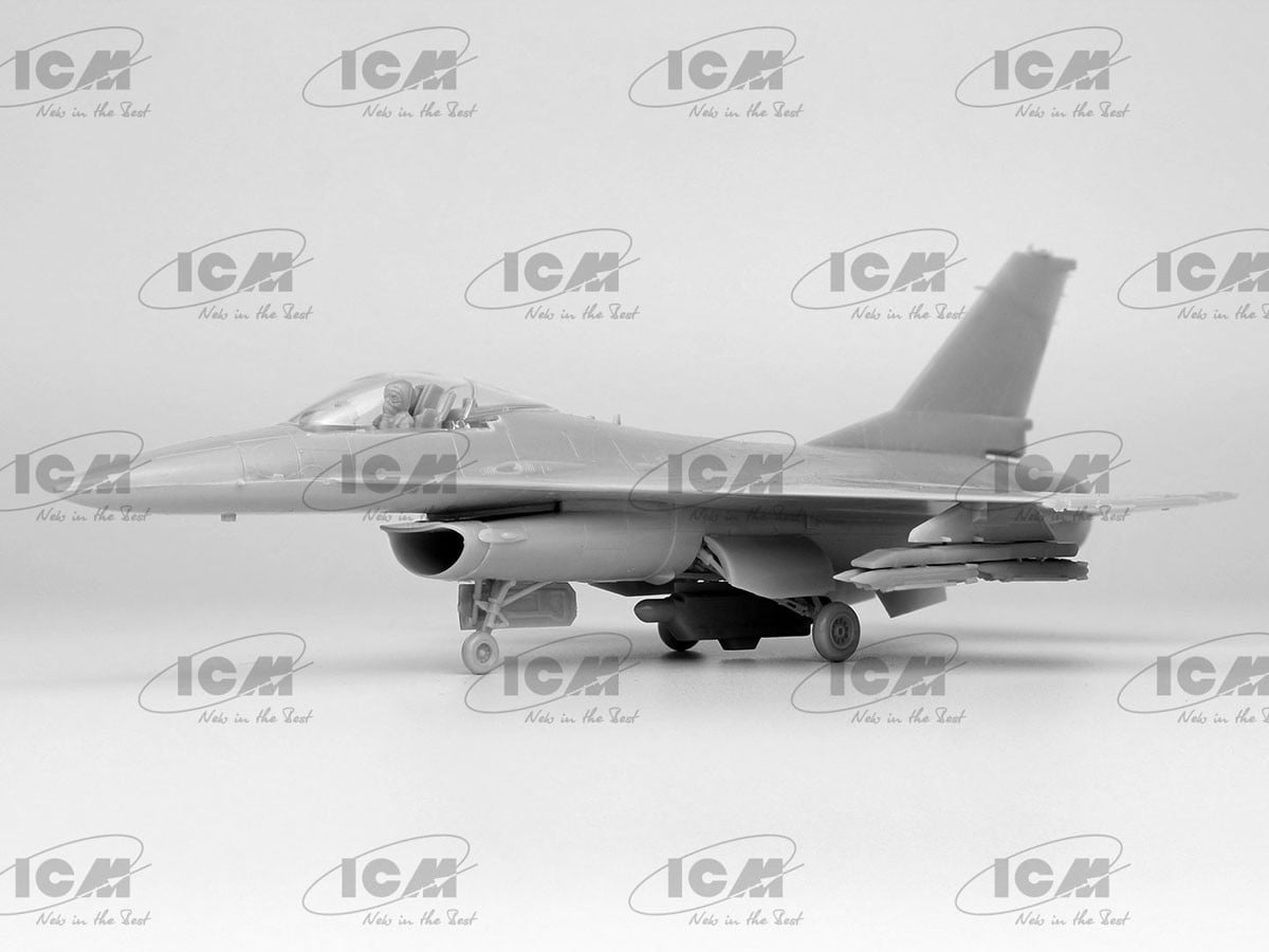 ICM F-16AM with GBU-39 Ukrainian Air Force (Plastic model) รูปภาพ 3