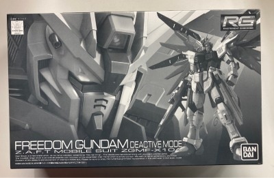 Bandai RG SEED Freedom Gundam Deactive Mode 1/144 Bild 1