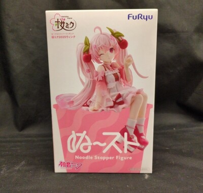 FuRyu Noodle Stopper Figure Sakura Miku 2025 Wink