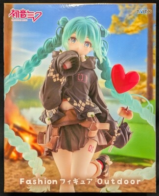 Taito Coreful Hatsune Miku Fashion Figure Outdoor