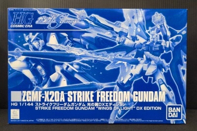 Bandai HG COSMIC ERA 1/144 Mobile Suit Gundam Seed Destiny Strike Freedom Gundam Wings of Light DX Edition Bild 1