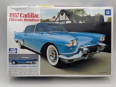 MR HOBBY 1/32 1957 Cadillac Eldorado Brougham G174 image 1