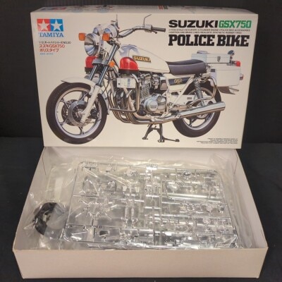 Tamiya 1/12 Motorcycle series Suzuki GSX750 Police Type 20 gambar 1