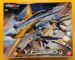 Bandai 1/72 3-Form Kanzen Henkei Model YF-25 Prophecy (Family Mart Exclusive Theater Advance Ticket Bonus Item)