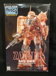 반다이 MG 1/100 기동전사 건담 MS-06S 자쿠 II 크리스탈 버전 이미지 1