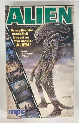 MPC AN AUTHENTIC MODEL KIT ALIEN / Toucan model limited edition 9 inches