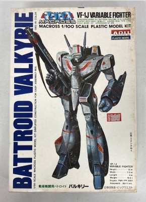 Arii 1/100 Plastic Model Kit Tactical Combat Battroid Valkyrie/VF-1J VARIABLE FIGHTER 1