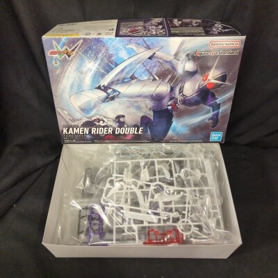 BANDAISPIRITS Figure-rise Standard Kamen Rider W Kamen Rider W Fang Joker gambar 1
