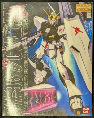 Bandai MG 1/100 Mobile Suit Gundam: Char's Counterattack ν (Nu) Gundam
