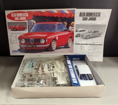 Gunze Sangyo 1/24 Display Model Kit 11 Alfa Romeo GTA1300 Junior G185 imagen 1
