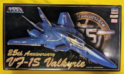 Hasegawa 1/72 scale VF-1S Valkyrie Macross 25th anniversary paint image 1