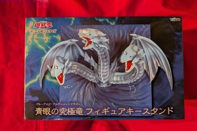 Taito Blue-Eyes Ultimate Dragon Figure Key stand imagen 1